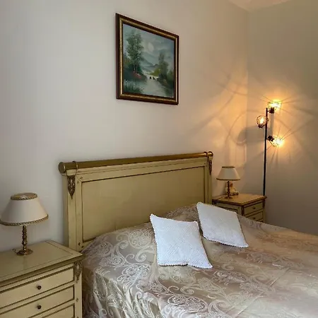 Les Grands Tilleuls Bed & Breakfast