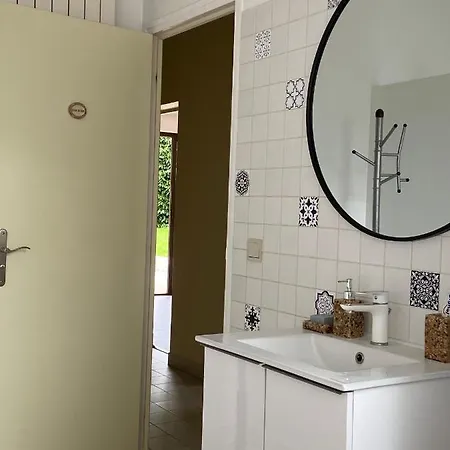 Les Grands Tilleuls Bed & Breakfast Guignes